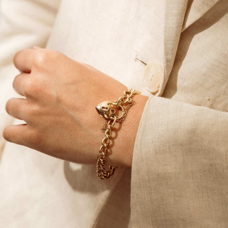 Deja Vu 9ct Yellow Gold Curb Bracelet With Puff Heart Padlock 19cm - Bracelet - Walker & Hall