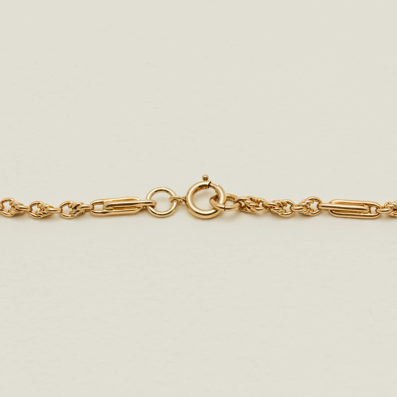 Deja Vu 9ct Yellow Gold Feather & Trombone Link Necklace