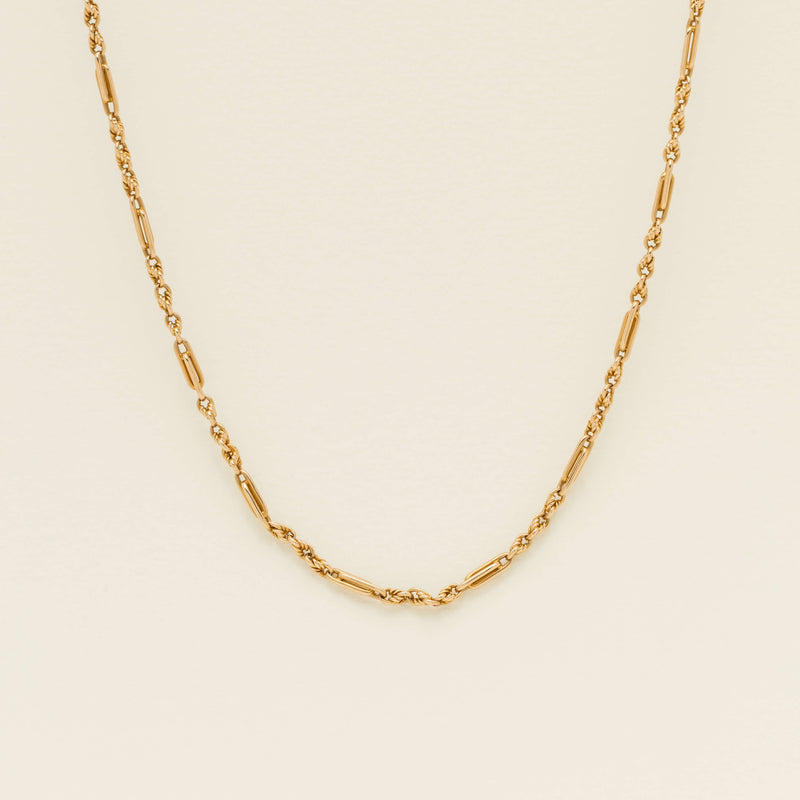 Deja Vu 9ct Yellow Gold Feather & Trombone Link Necklace