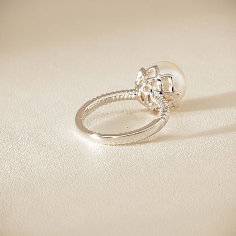18ct White Gold 10.6mm South Sea Pearl Selene Ring
