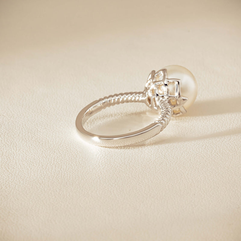 18ct White Gold 10.6mm South Sea Pearl Selene Ring