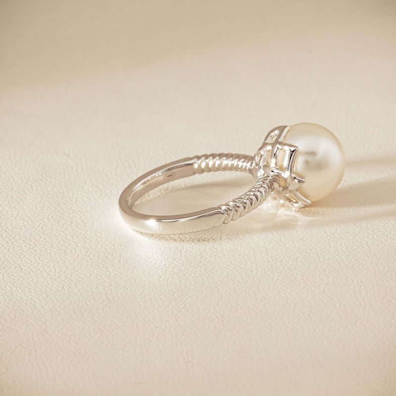 18ct White Gold 10.6mm South Sea Pearl Selene Ring
