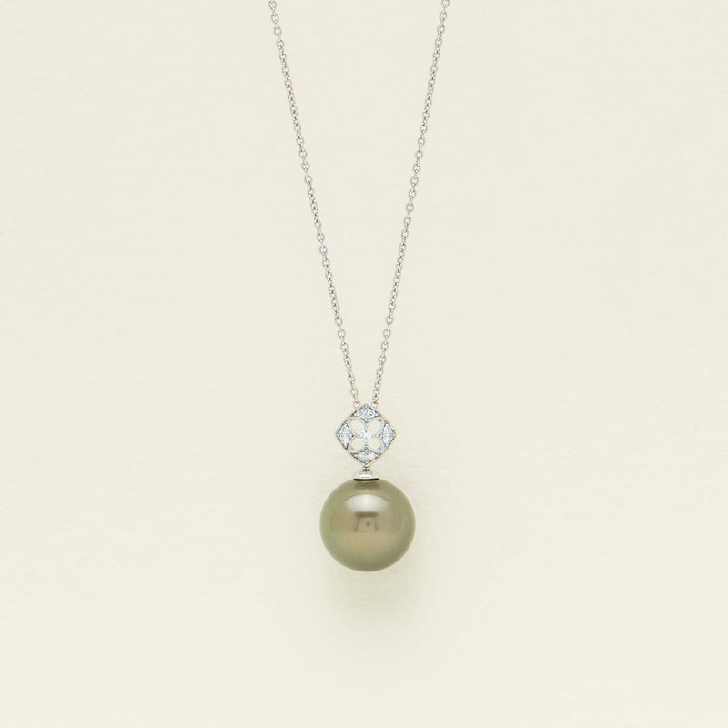 18ct White Gold 13mm Black Pearl Openwork Pendant