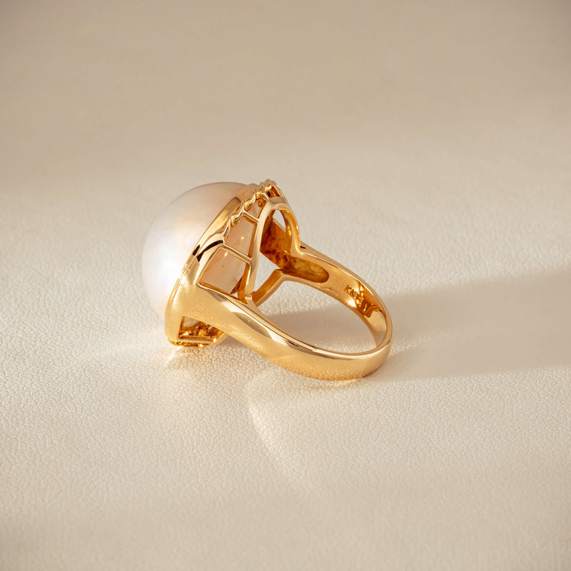 Deja Vu 18ct Yellow Gold 17mm Mabe Pearl Ring