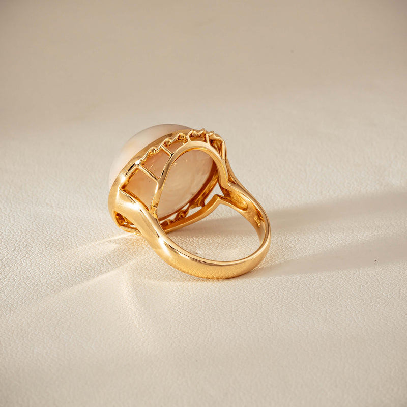Deja Vu 18ct Yellow Gold 17mm Mabe Pearl Ring