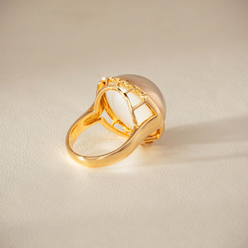 Deja Vu 18ct Yellow Gold 17mm Mabe Pearl Ring